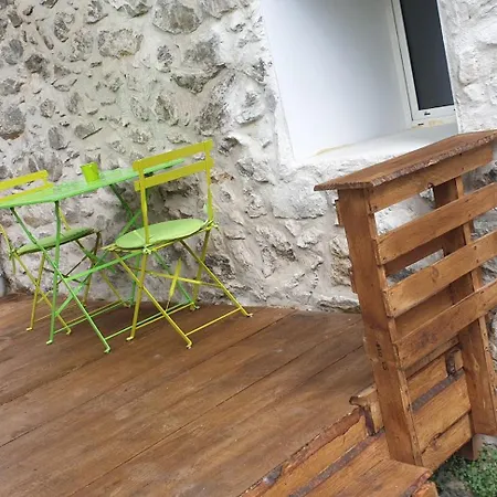 Pura Vida *
